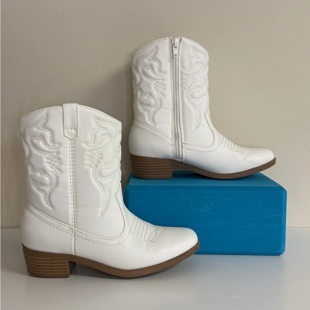Soda: Girls Western Cowboy Stitched Low Heel Boots, Size 3